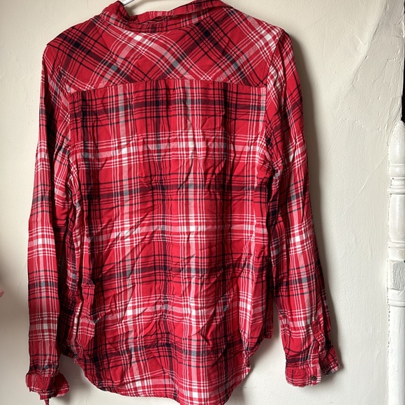 Universal thread lightweight button down - Picture 2 of 2